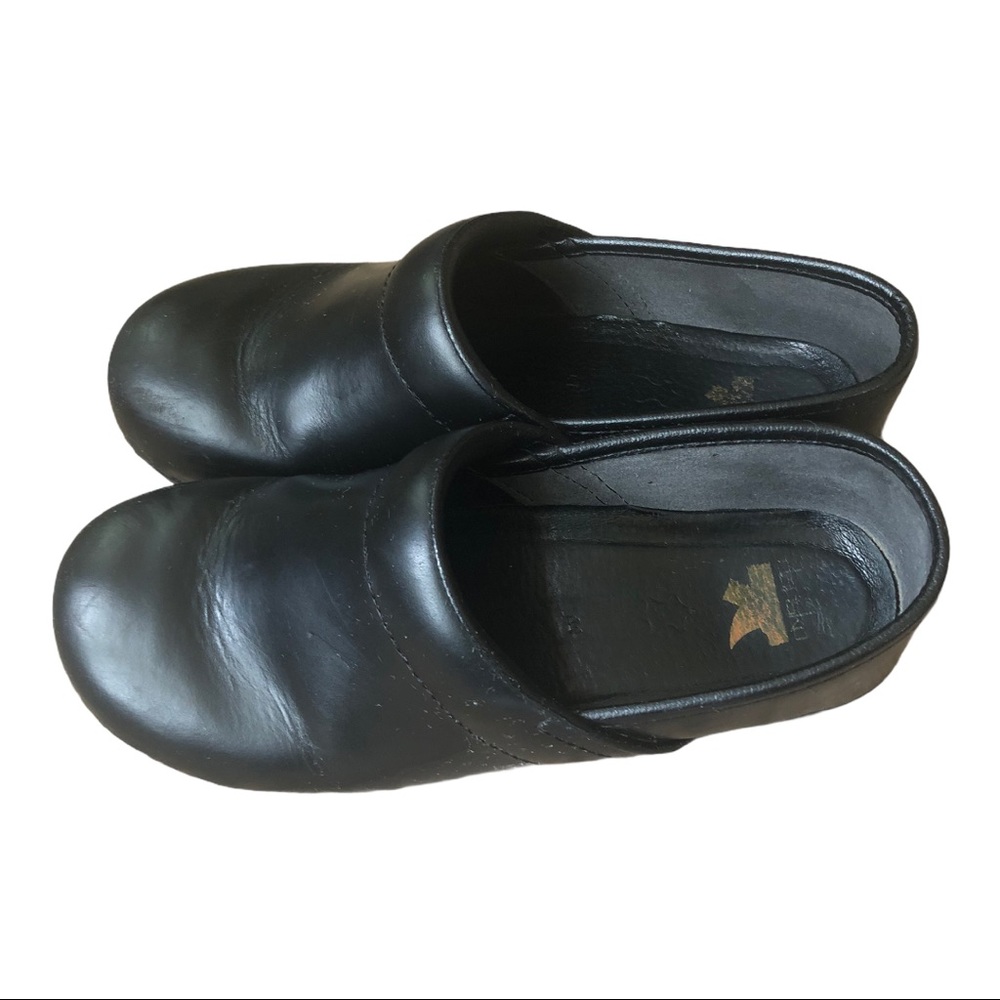 Black leather Dansko basic comfort shoe size 41/11
